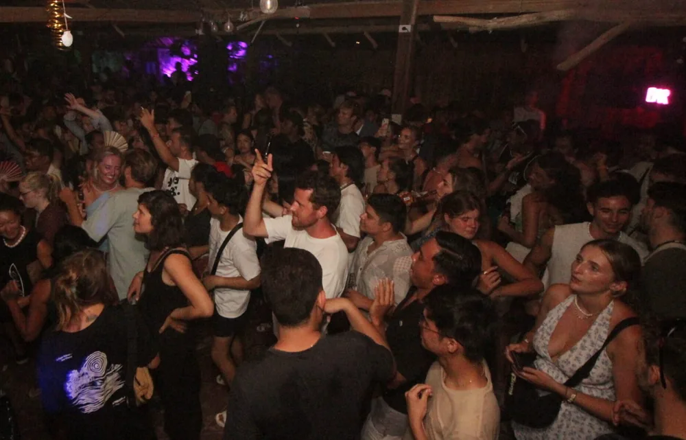 A packed dance floor at a Happiness night